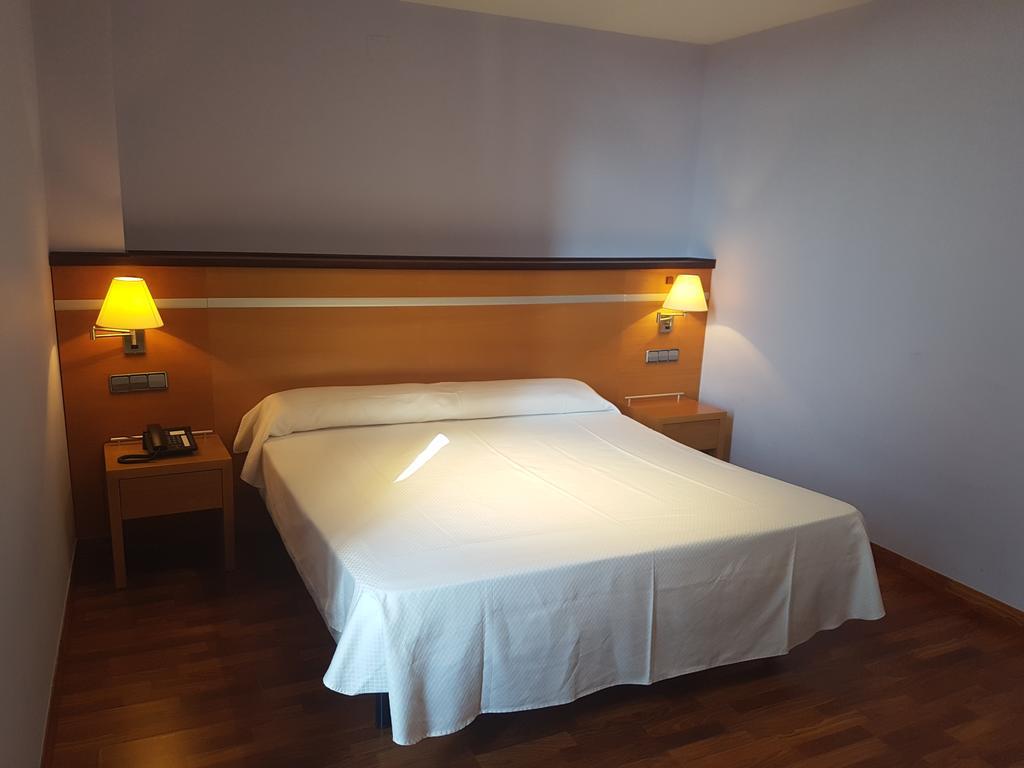 Hotel Isur Llerena Kültér fotó